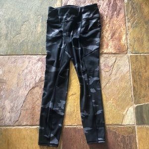 Athleta Black Camo Contender 7/8 Tight